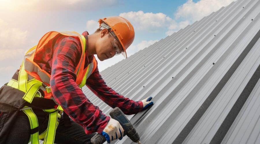 Professional gutter cleaning in Mills, WY